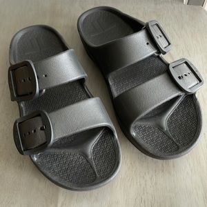 Telic Boise Bliss Midnight Black Sandals - Size XS U.S. Women’s Size 7